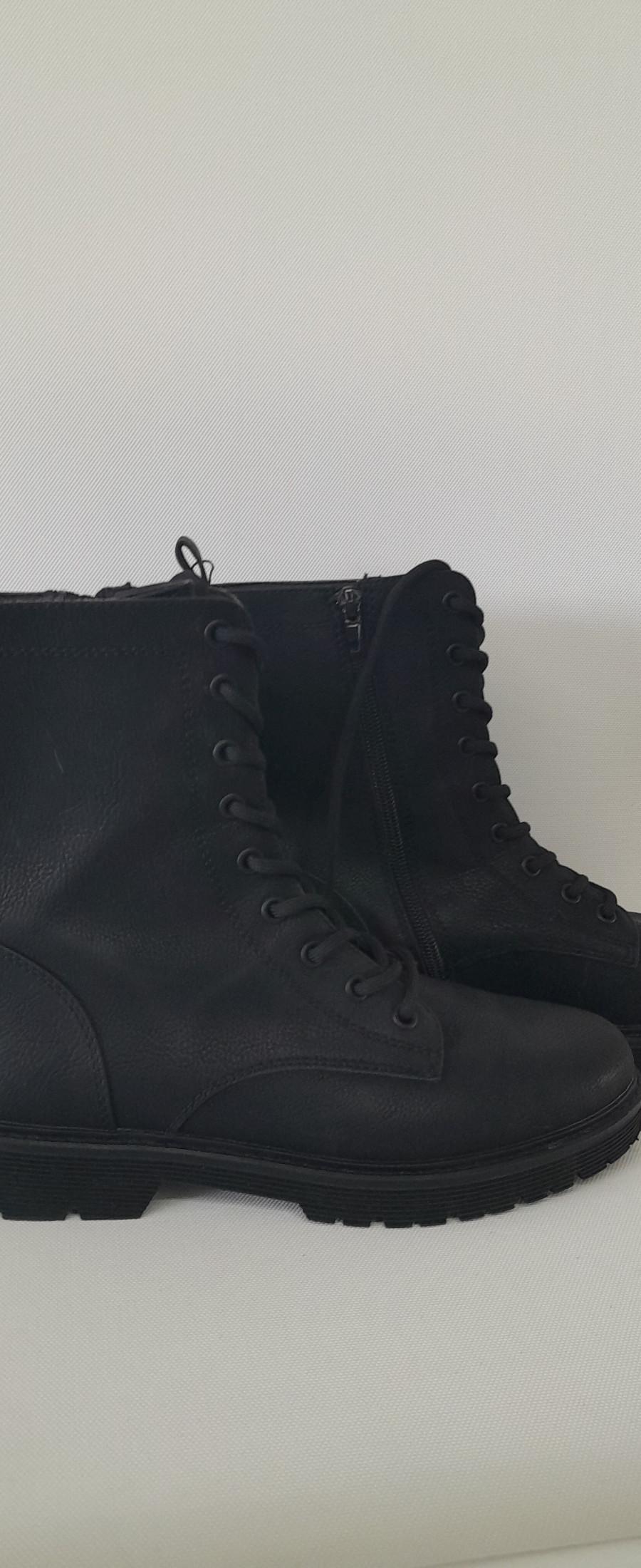 Women’s Boots – EU 40