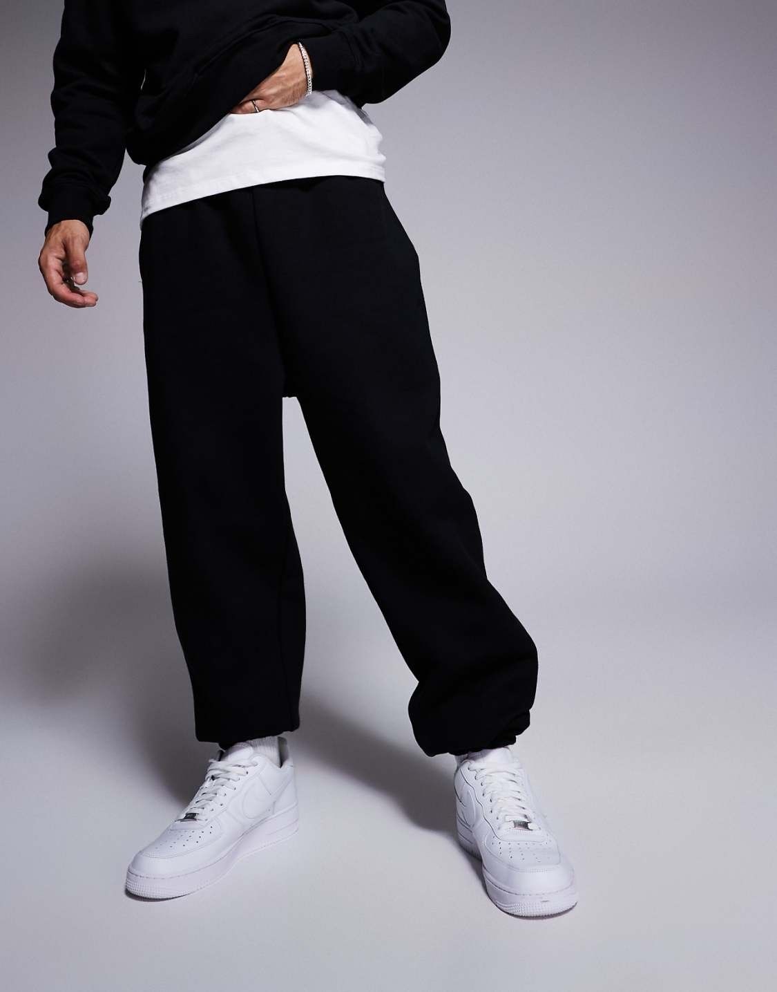 ASOS DESIGN – Premium Heavyweight Sweatpants – Black — view 1 of 4