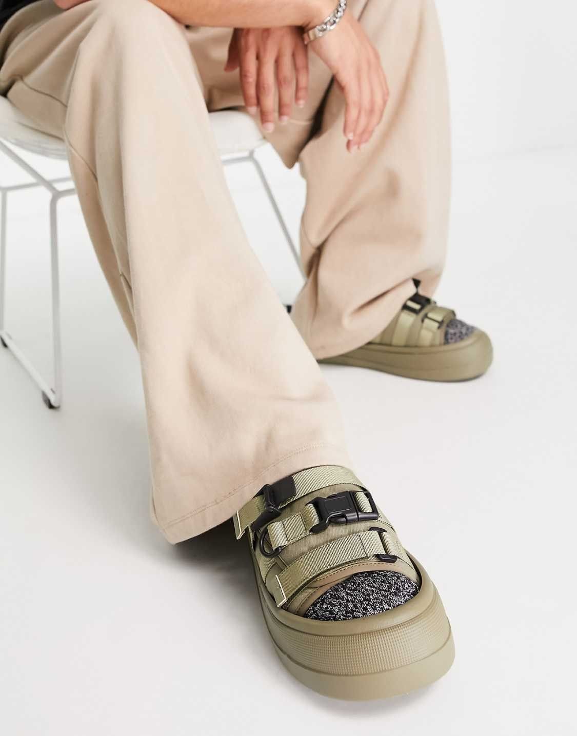ASOS DESIGN chunky tech sliders in khaki with borg lining, photo 3