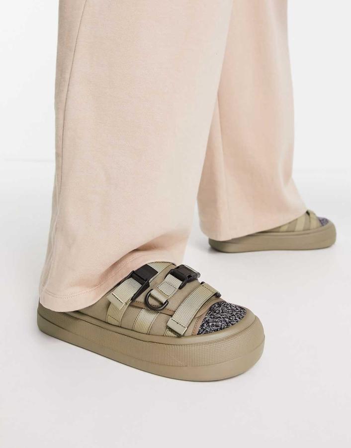 ASOS DESIGN chunky tech sliders in khaki with borg lining, photo 4