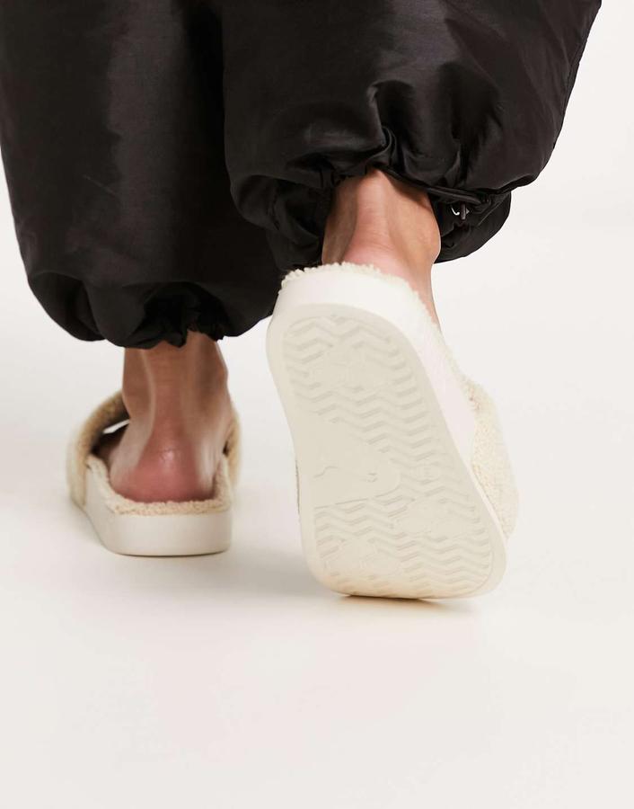 PUMA Sherpa leadcat slides in beige, photo 2