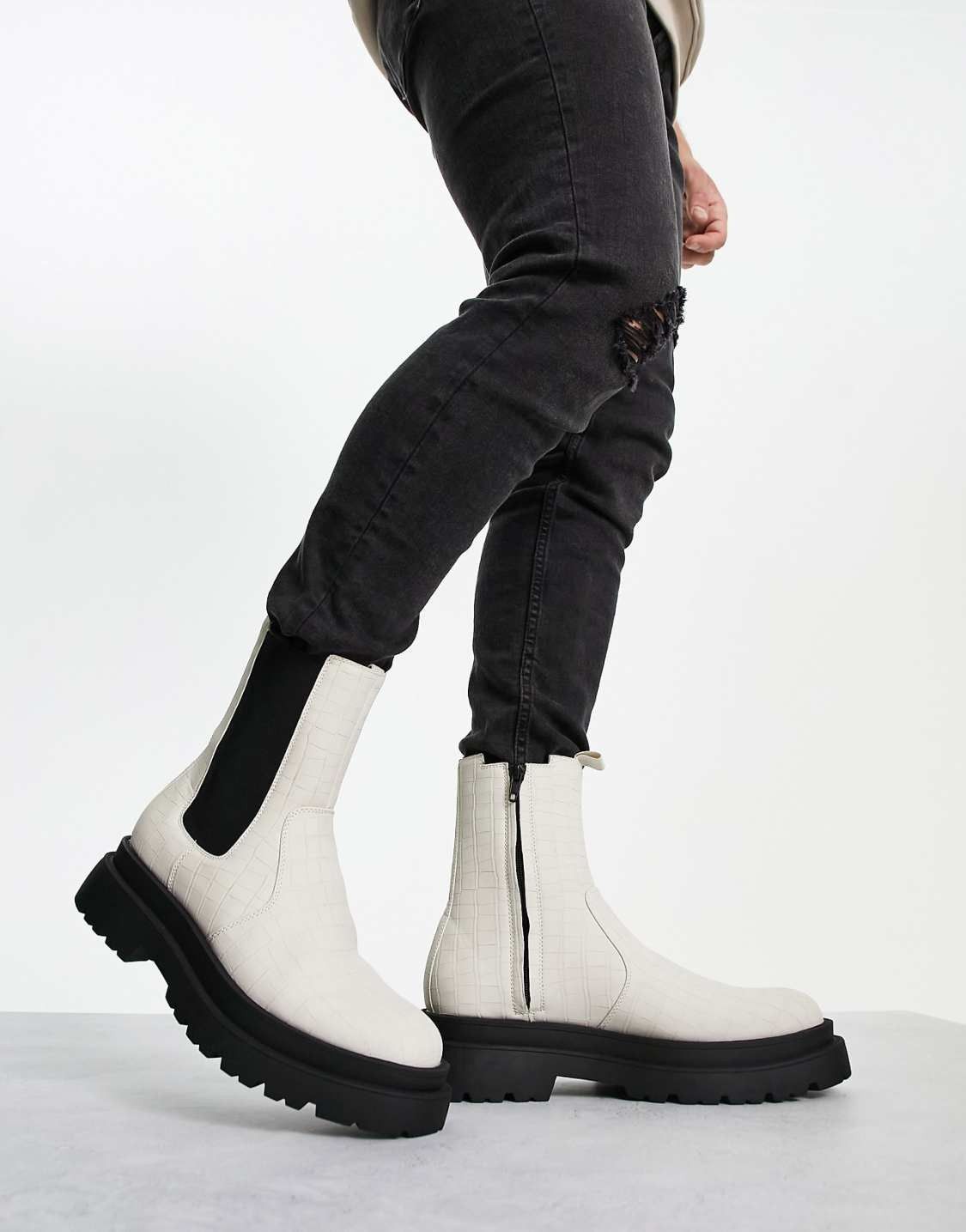 ASOS DESIGN – Chelsea-Stiefel aus Krokoleder-Imitat in Beige mit dicker Sohle